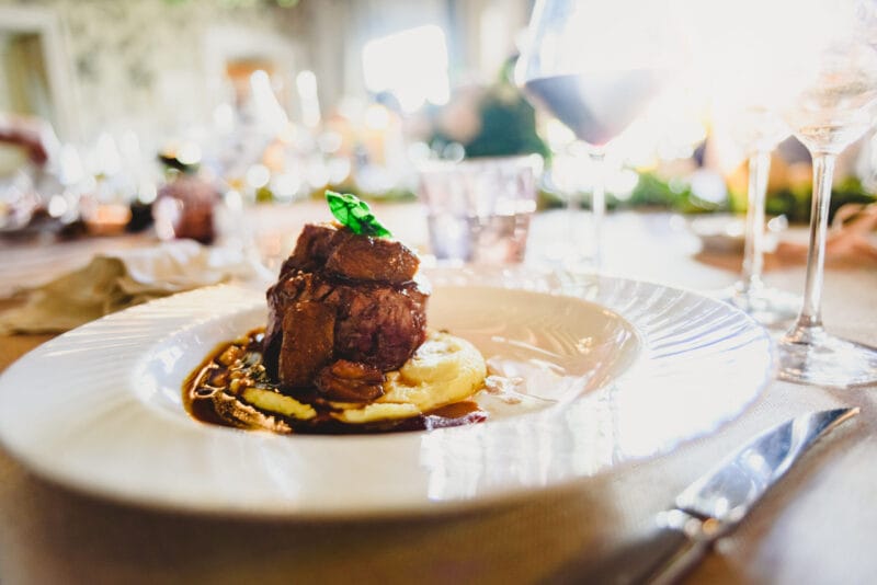 Fine dining restaurant in Mersin with elegant interior