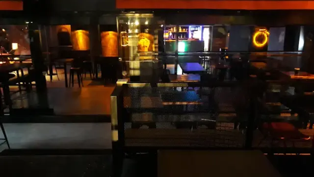 Queen Bar Mersin – Lüks Gece Hayatı ve Eğlence