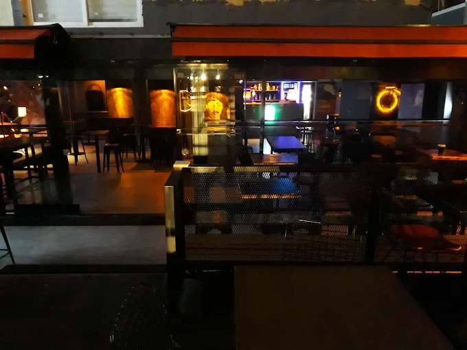 Queen Bar Mersin – Lüks Gece Hayatı ve Eğlence