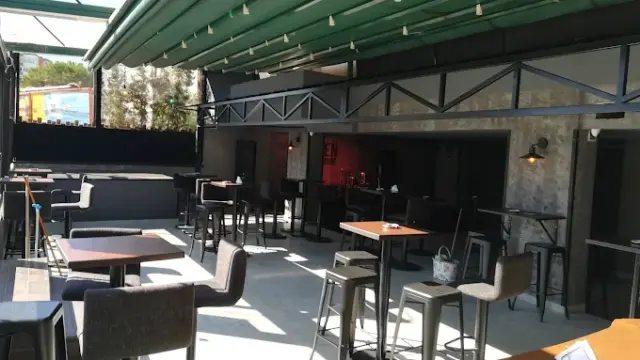 Queen Bar Mersin – Lüks Gece Hayatı ve Eğlence