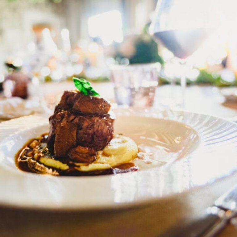 Fine dining restaurant in Mersin with elegant interior